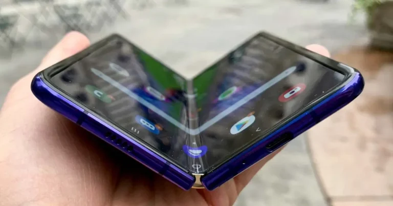 I Spent $5,000 on Foldables – All Failed. Here’s the Report Manufacturers Fear galaxy-flip-issues